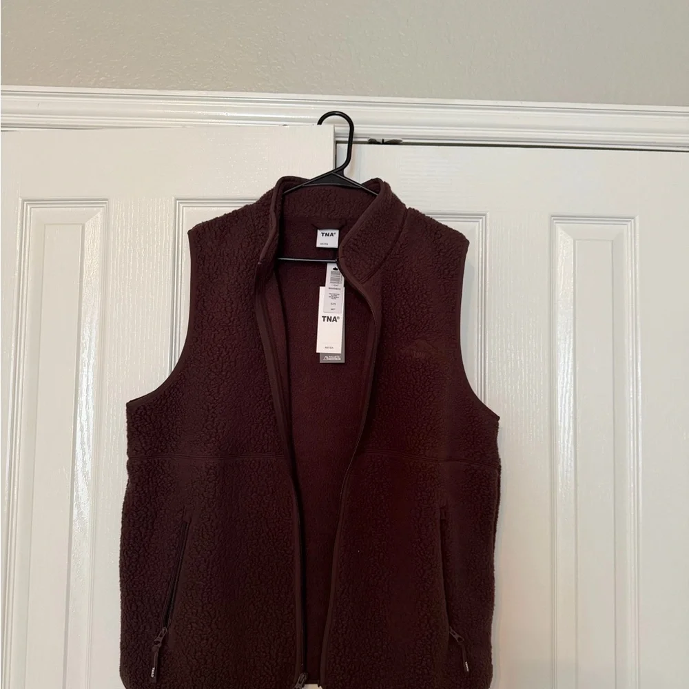 Aritzia TNA Polartec Thermal Pro Mockneck Fleece Vest Rich Mocha Brown NWT - Picture 5 of 6